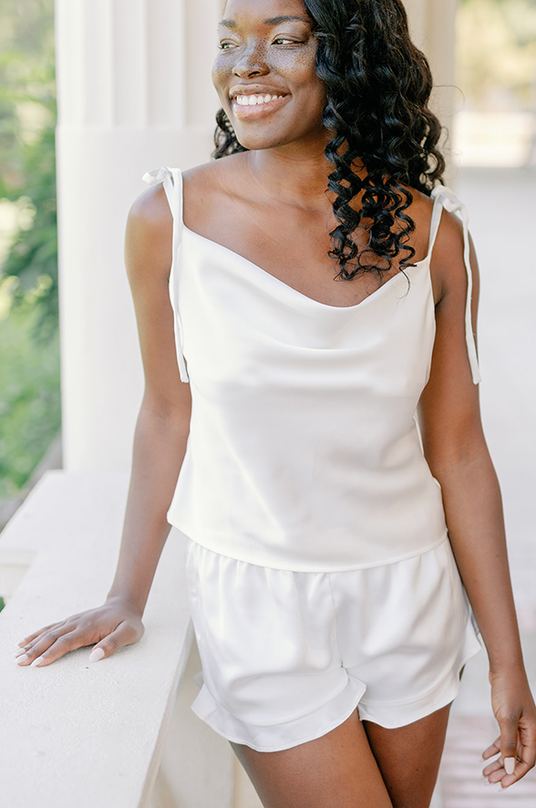 Model: Cassandra; Size: M; Color: White Pearl