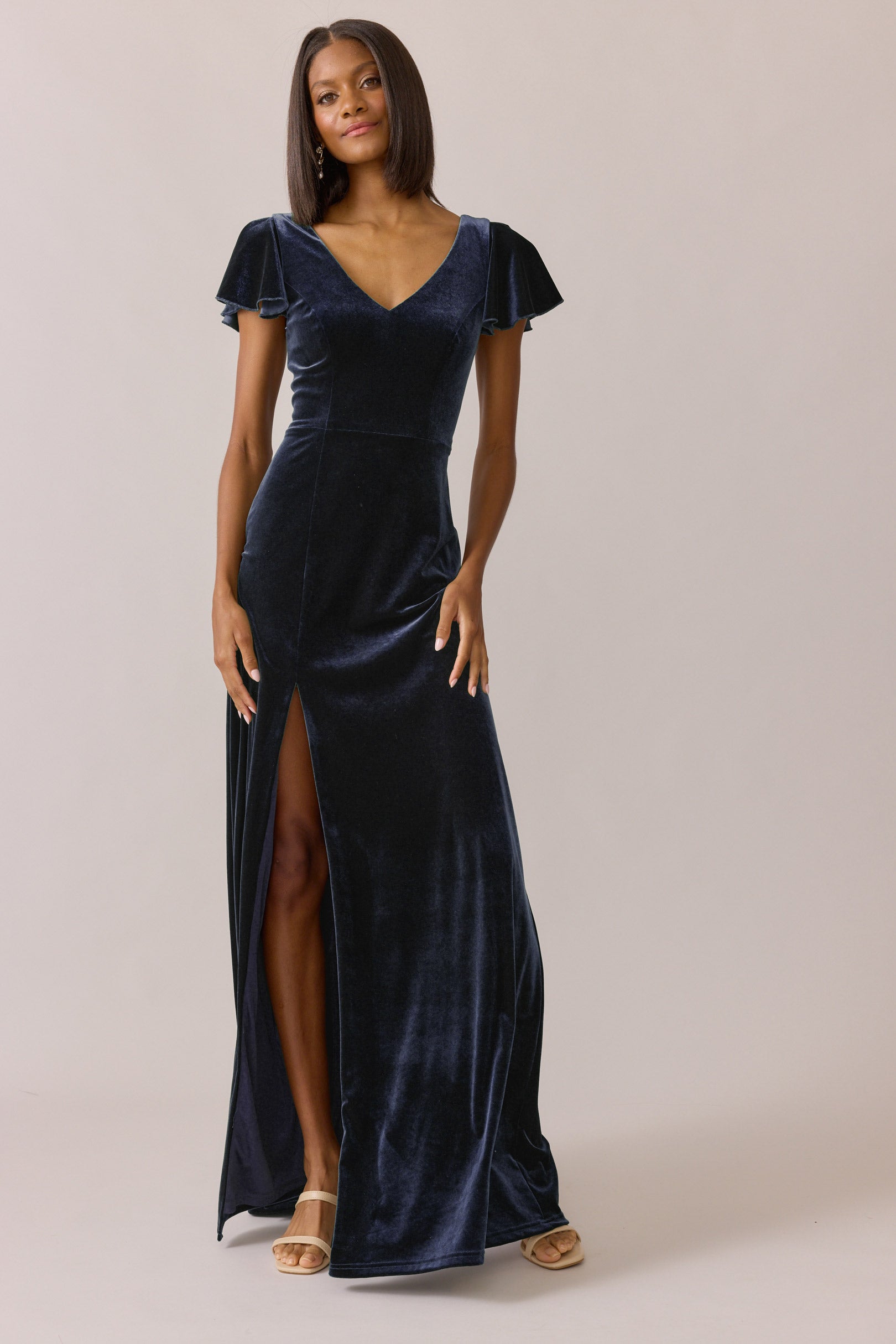 velvet evening dress Nora pleated cups shape the bust while hidden boning holds everything tight Vestido Scarlett Velvet - Vino