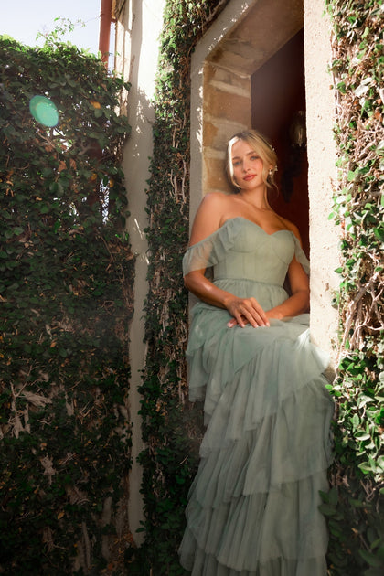 Best Bridesmaid Dress Fabrics: Satin, Chiffon, Velvet, Crepe and More