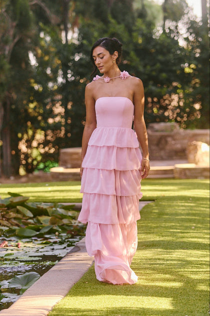 Model is wearing a size 2