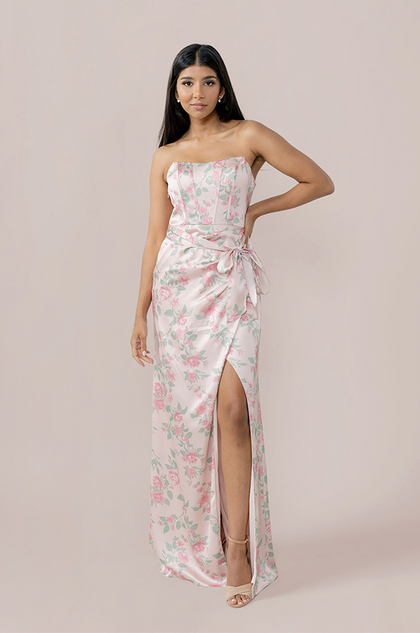 Model: Jacinth; Size: 4; Color: Blushing Bride Bouquet