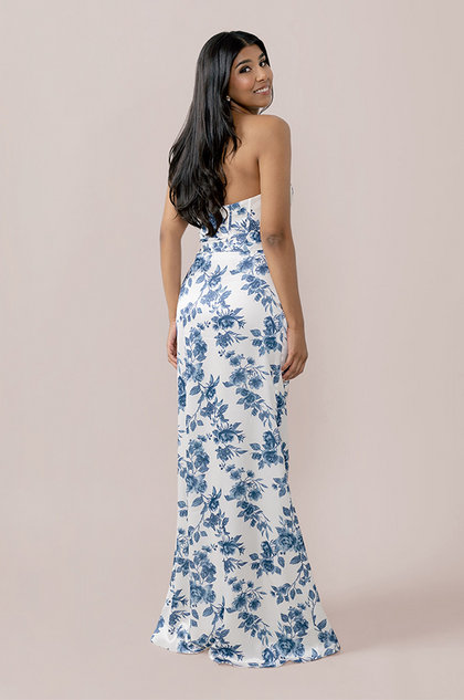 Model: Jacinth; Size: 4; Color: Dusty Blue Bouquet
