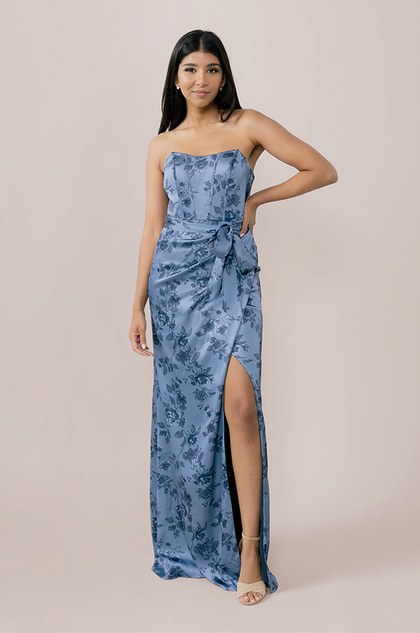 Model: Jacinth; Size: 4; Color: Indie Blue Bouquet