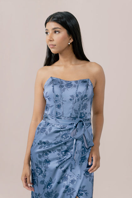 Model: Jacinth; Size: 4; Color: Indie Blue Bouquet