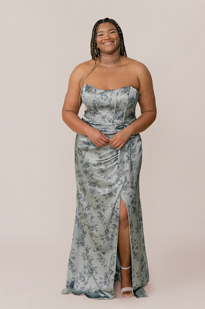 Model: Ashtyn; Size: 24 Tall; Color: Sage Bouquet