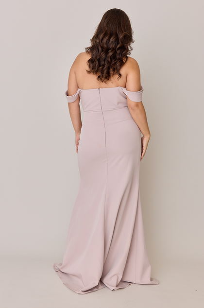 Model: Barbara; Size: 14; Color: Taupe