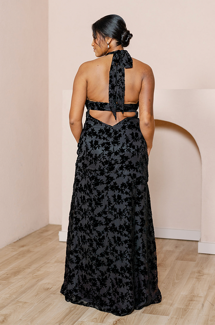 Model: Charisse; Size: 16; Color: Black