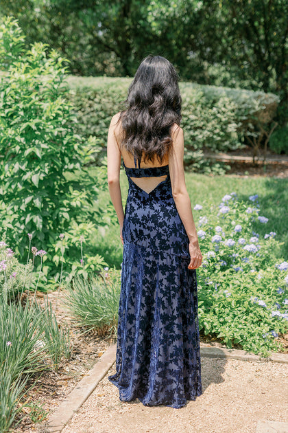 Model: Isabel; Size: 4; Color: Navy