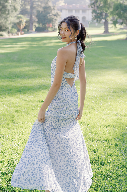 Model: Chalita; Size: 4; Color: French Blue Posey