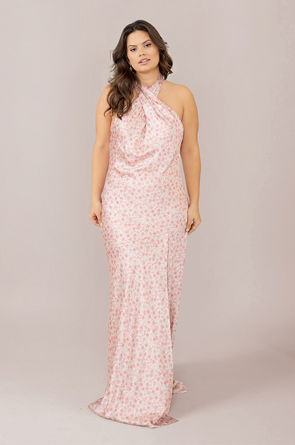 Model: Barbara; Size: 14; Color: Blushing Bride Posey