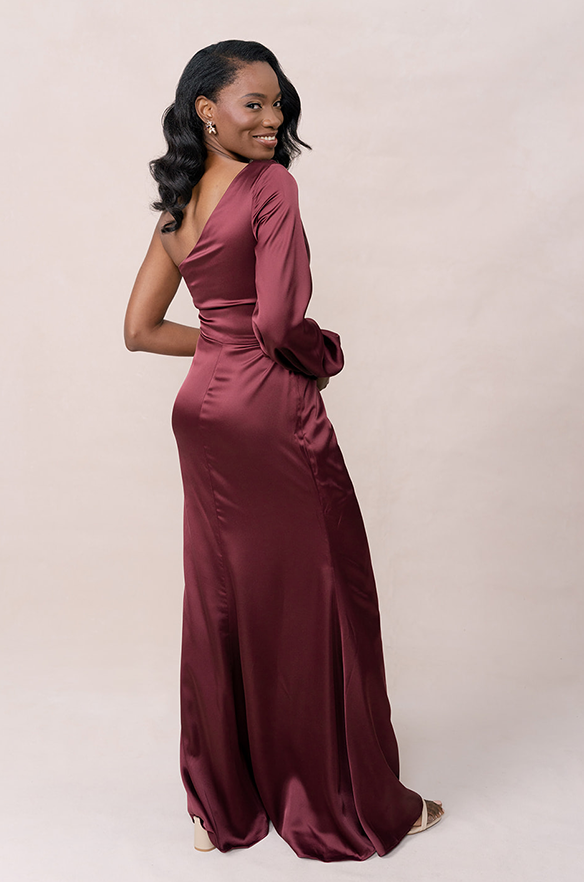 maroon satin dress 411-10 CRYSTAL long with a neckline - Burgundy color Pair it with heels and gold jewellery for a polished look Aurora Satin Dress | Made