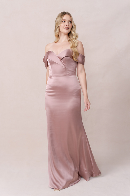 Model: Sydney; Size: 10; Color: Rose Quartz