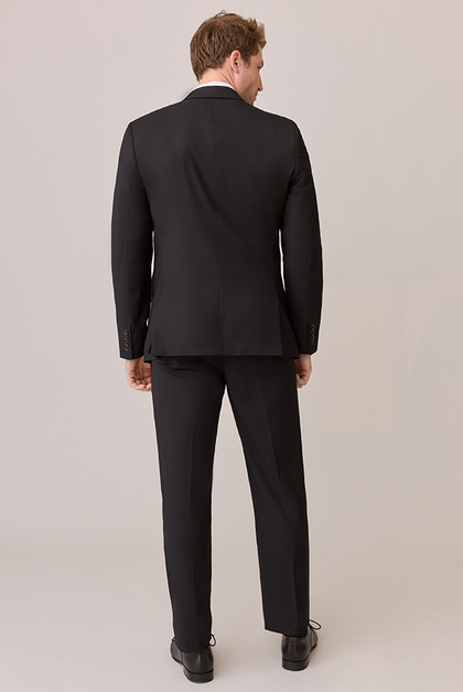 Model: Ethan; Size: Slim 42 Regular