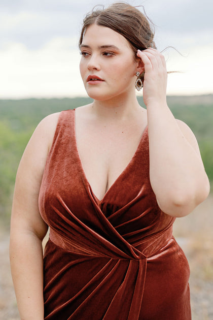 Model: Kortnie; Size: 16; Color: Rust