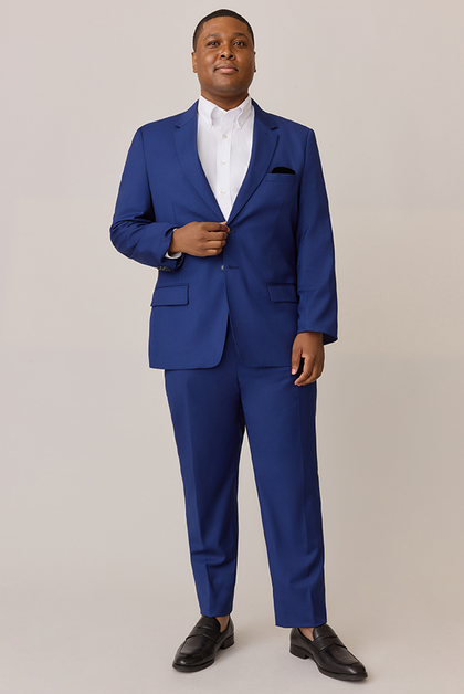 Model: Cashman; Size: Modern 46 Regular. Pictured with Black Chiffon Pocket Square