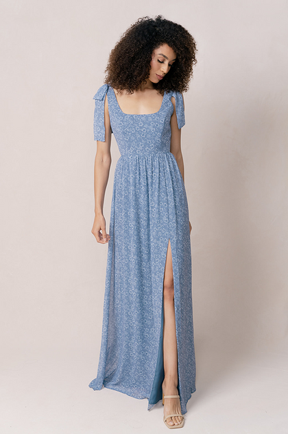 Model: Brinkley; Size: 4; Color: Dusty Blue Posey
