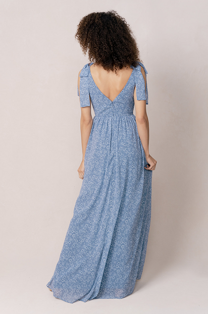 Model: Brinkley; Size: 4; Color: Dusty Blue Posey