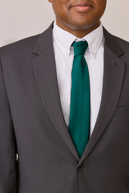 Model: Cashman; Size: Modern 46 Regular. Pictured with Classic Emerald Satin Tie