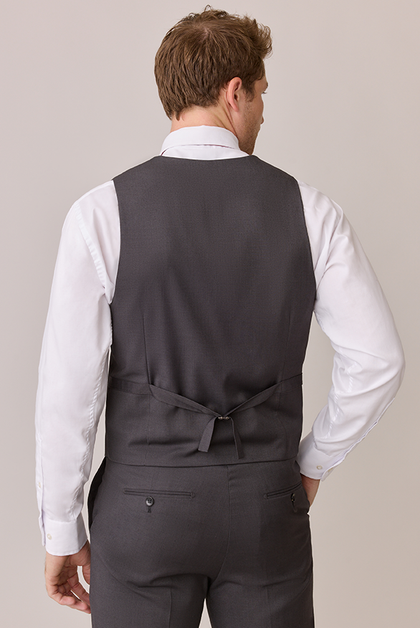 Model: Ethan; Size: M