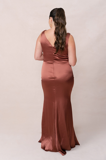 Model: Claire; Size: 18; Color: Cinnamon Rose