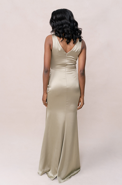 Model: April; Size: 4; Color: Silver Sage