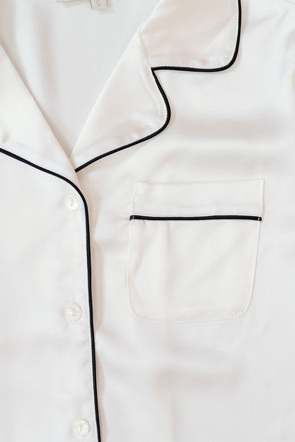 This image is not an exact picture, it is just to show piping color combinations