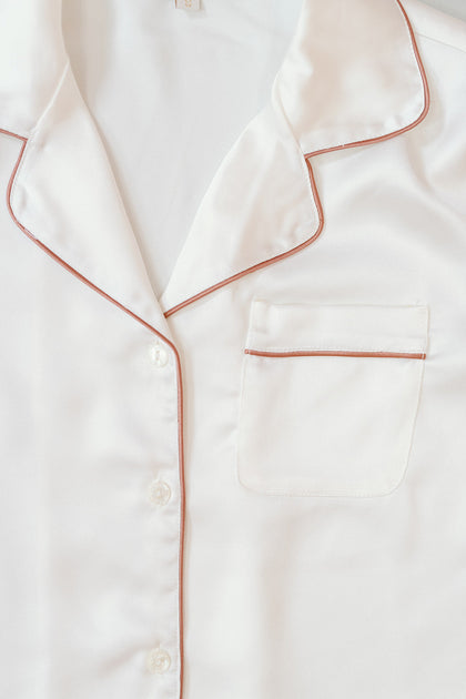 This image is not an exact picture, it is just to show piping color combinations