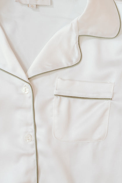 This image is not an exact picture, it is just to show piping color combinations