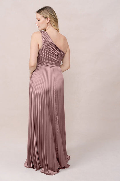 Model: Sydney; Size: 10; Color: Rose Quartz