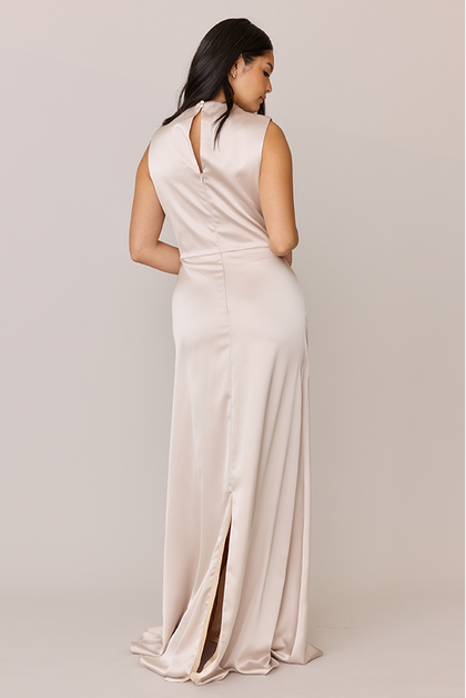 Model: Yukari; Size: 10; Color: Soft Champagne