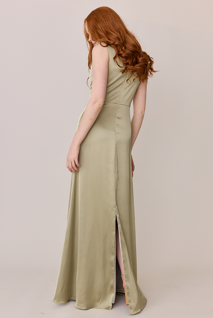 Model: Merrik; Size: 4; Color: Silver Sage