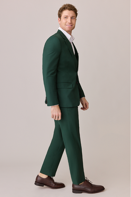 Model: Ethan; Size: Modern 32/31. Pictured with White Chiffon Pocket Square