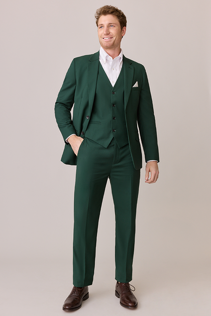 Model: Ethan; Size: Modern 32/31. Pictured with White Chiffon Pocket Square