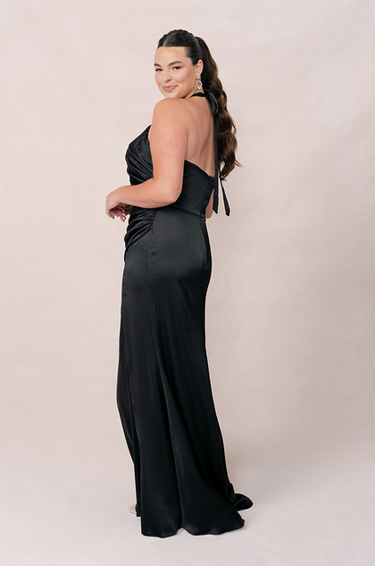 Model: Claire; Size: 18; Color: Black