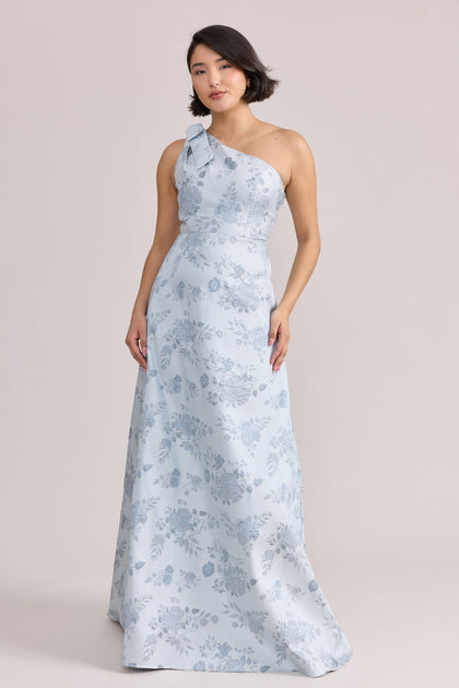 Model: Clarissa; Size: 6; Color: Sky Blue