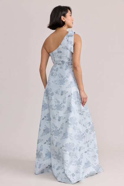 Model: Clarissa; Size: 6; Color: Sky Blue