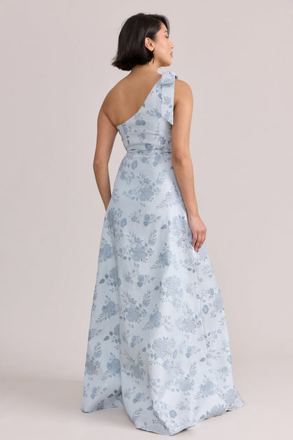 Model: Clarissa; Size: 6; Color: Sky Blue