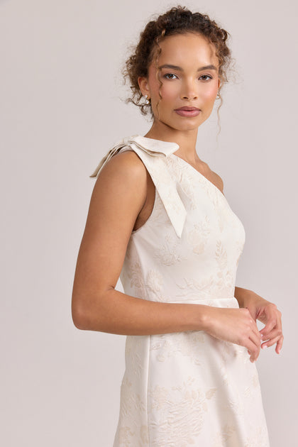 Model: Erica; Size: 4; Color: Champagne
