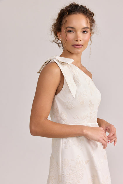 Model: Erica; Size: 4; Color: Champagne