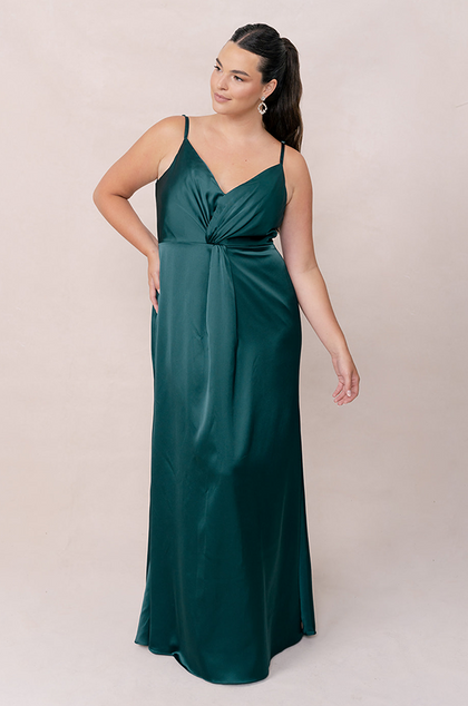 Model: Claire; Size: 18; Color: Classic Emerald