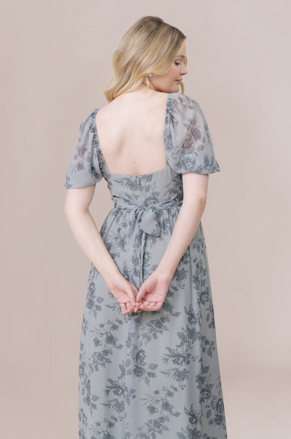 Model: Sydney; Size: 10; Color: Sage Bouquet