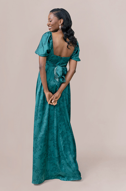 Model: April; Size: 4; Color: Classic Emerald Bouquet