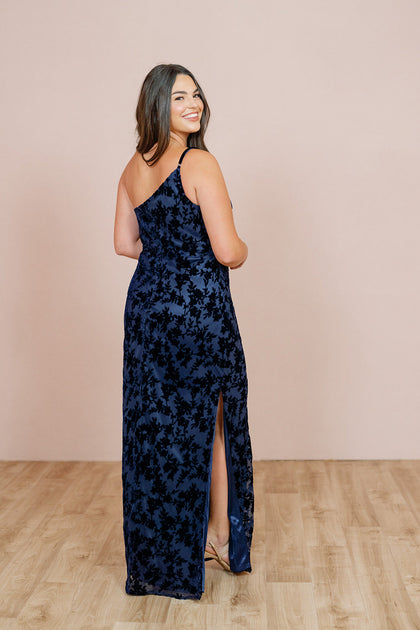 Model: Claire; Size: 16; Color: Navy