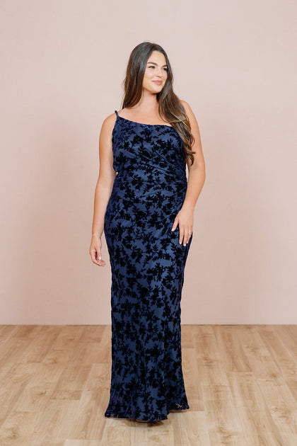 Model: Claire; Size: 16; Color: Navy