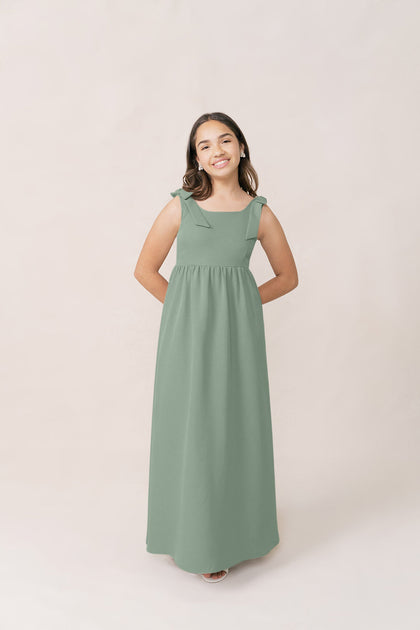Model: Sianah; Size: J12; Color: Sage