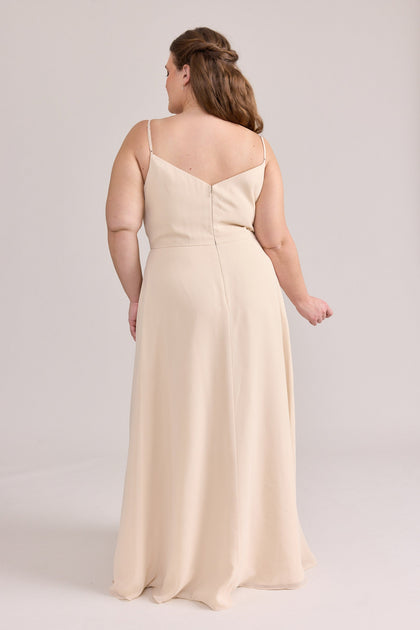 Model: Tegan; Size: 2XL; Color: Champagne