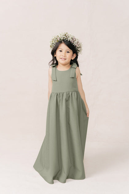 Model: Mia; Size: 4T