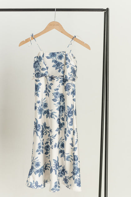 Color: Dusty Blue Bouquet