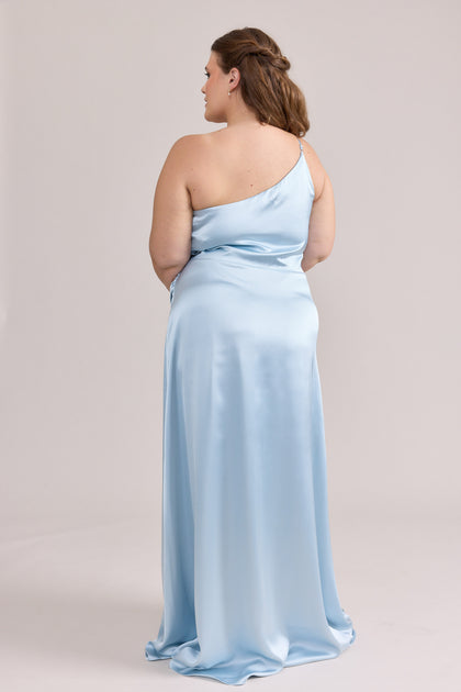 Model: Tegan; Size: 2XL; Color: Sky Blue