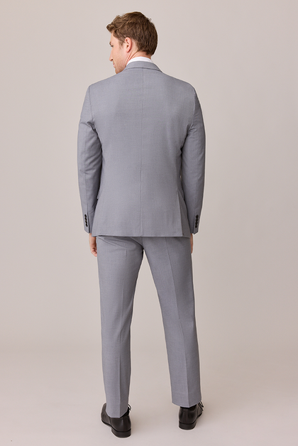 Model: Ethan; Size: Slim 42 Regular